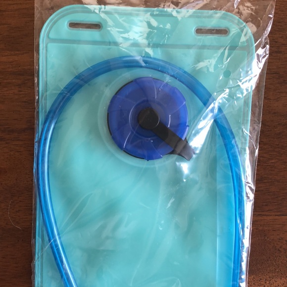 NWOT KOOVAGI Hydration Backpack with CHERAINTI Water Bladder - Picture 7 of 9